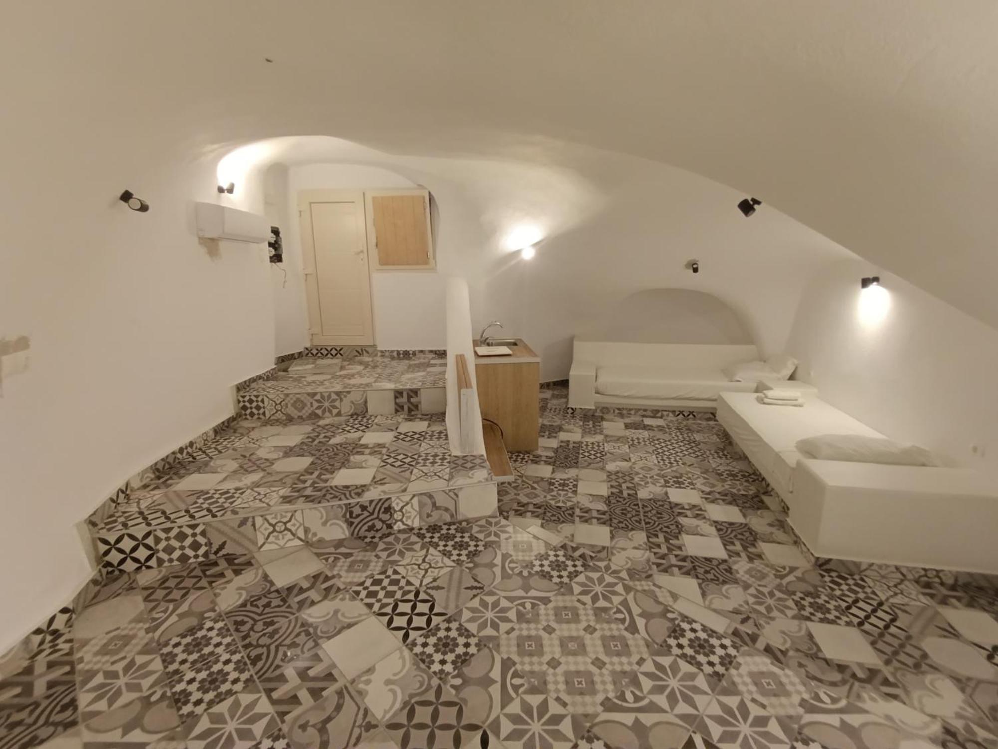 Cycladic Center Cave Rooms Fira  Ngoại thất bức ảnh