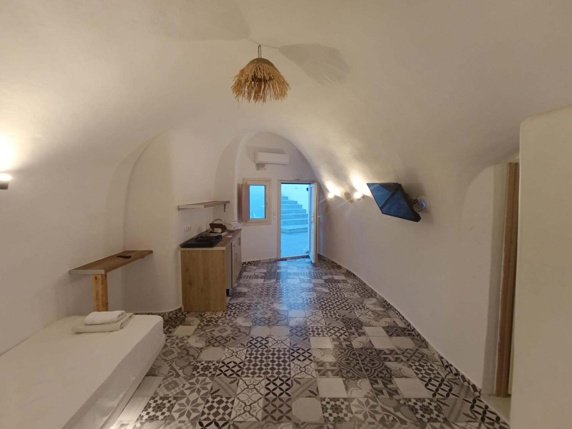 Cycladic Center Cave Rooms Fira  Ngoại thất bức ảnh