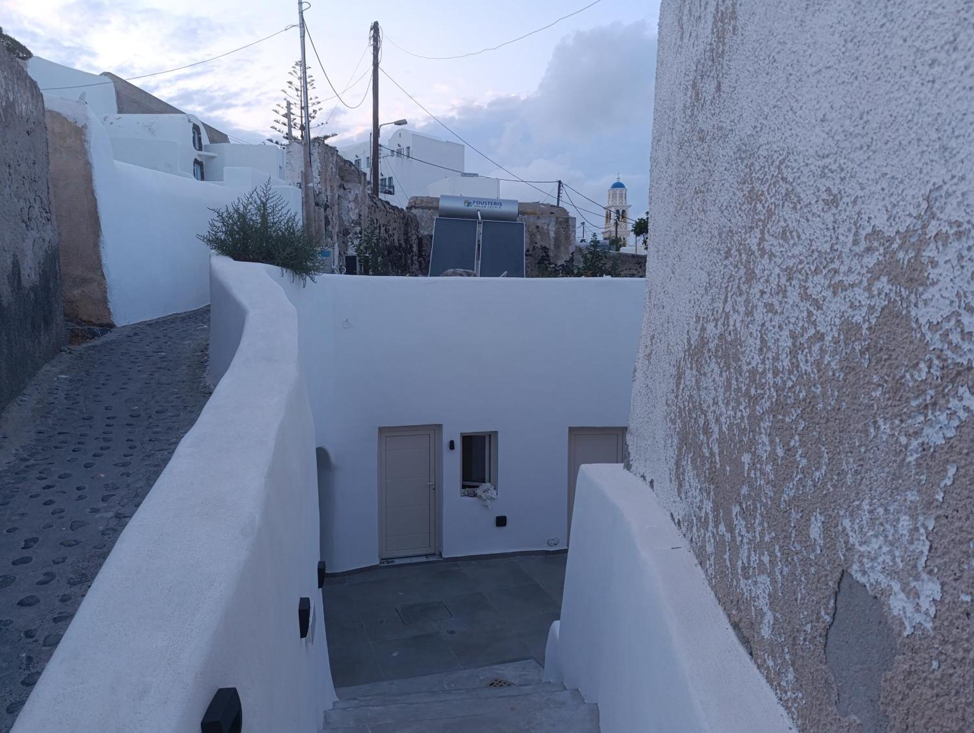 Cycladic Center Cave Rooms Fira  Ngoại thất bức ảnh