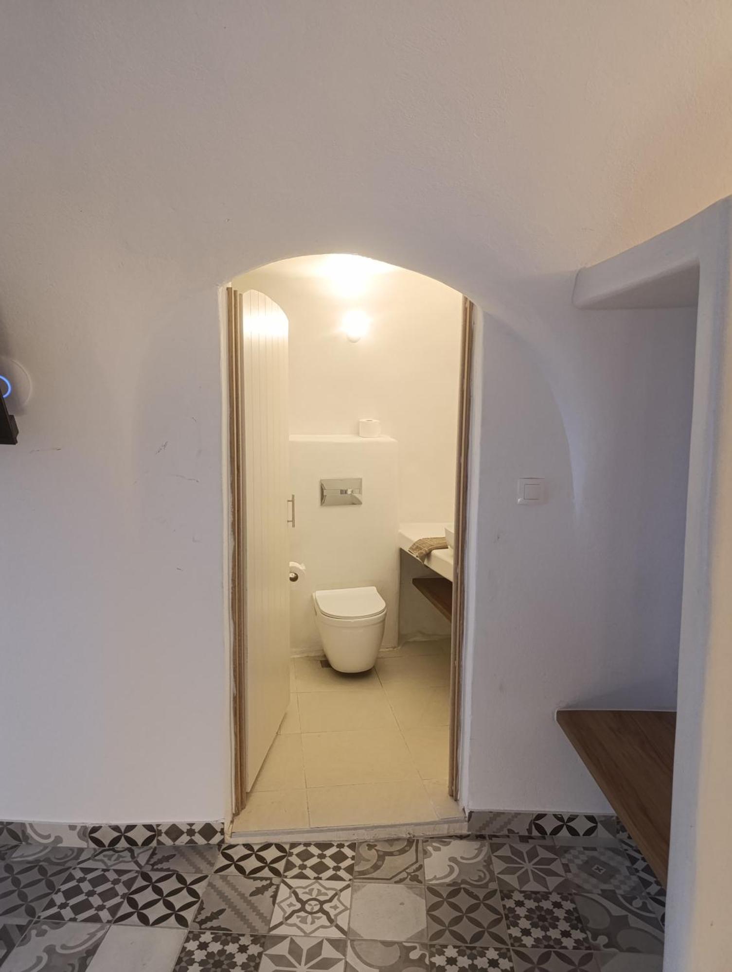 Cycladic Center Cave Rooms Fira  Ngoại thất bức ảnh
